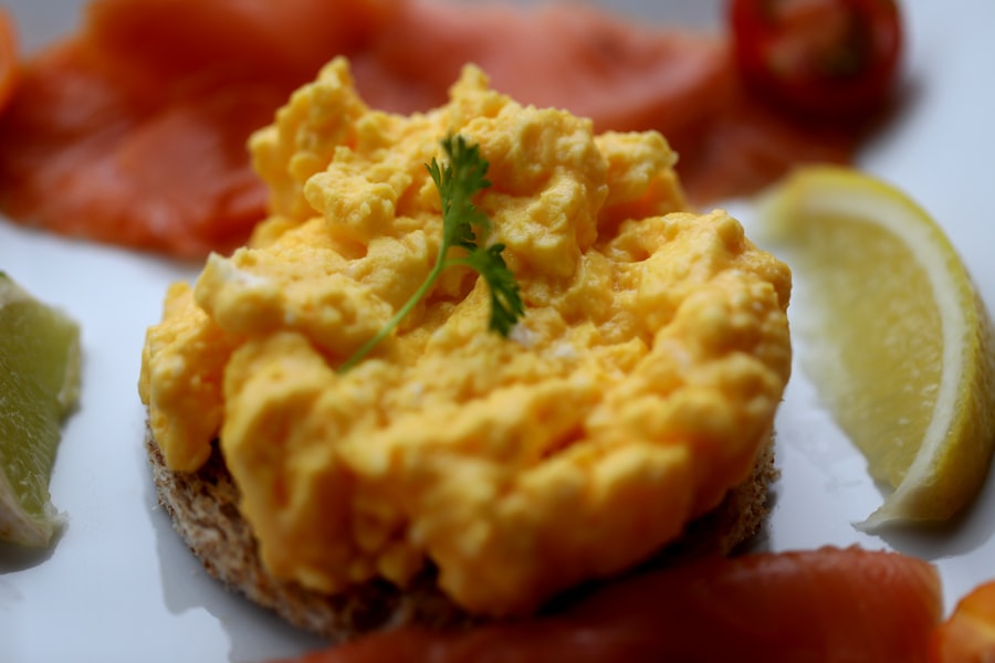 Œufs brouillés au saumon fumé